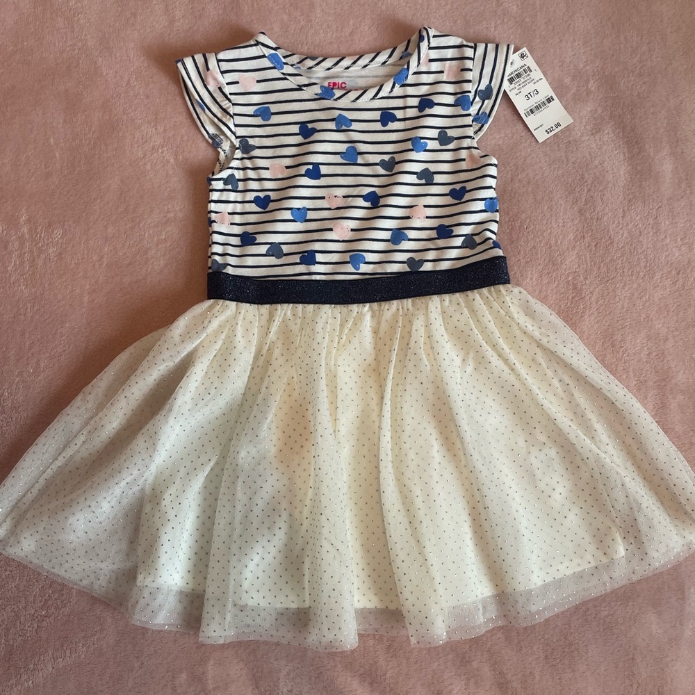 Adorable girls 3T dress with hearts. Never worn with tags.